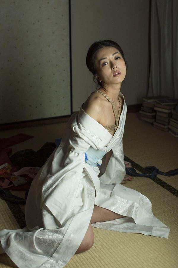 祥子 ミニスカＯＬスーツ姿でパンチラ、ヌード、おっぱい、緊縛ドエロ画像