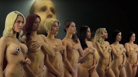コパ・アメリカのためにベネズエラの女性8人がストリップしてる画像
