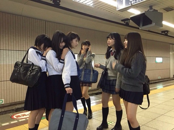 乃木坂４６の女子高生制服姿でのパンチラ等のエロイ画像