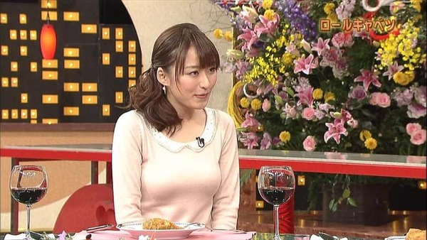 枡田絵理奈アナの巨乳バスト画像「料理を前にきゃぴきゃぴ」