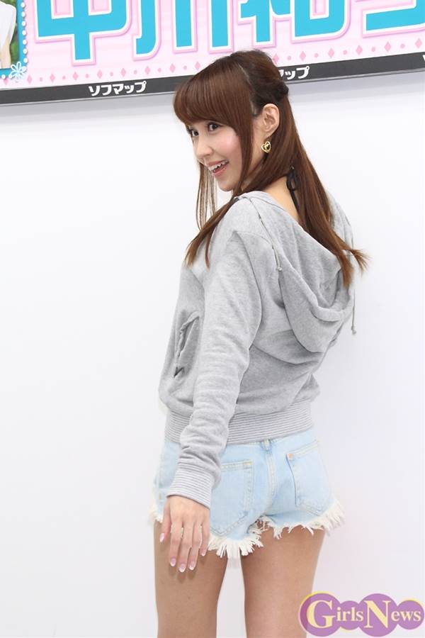 ”奇跡の43歳”気象予報士中川祐子アナのグラビア、生足、太もも画像