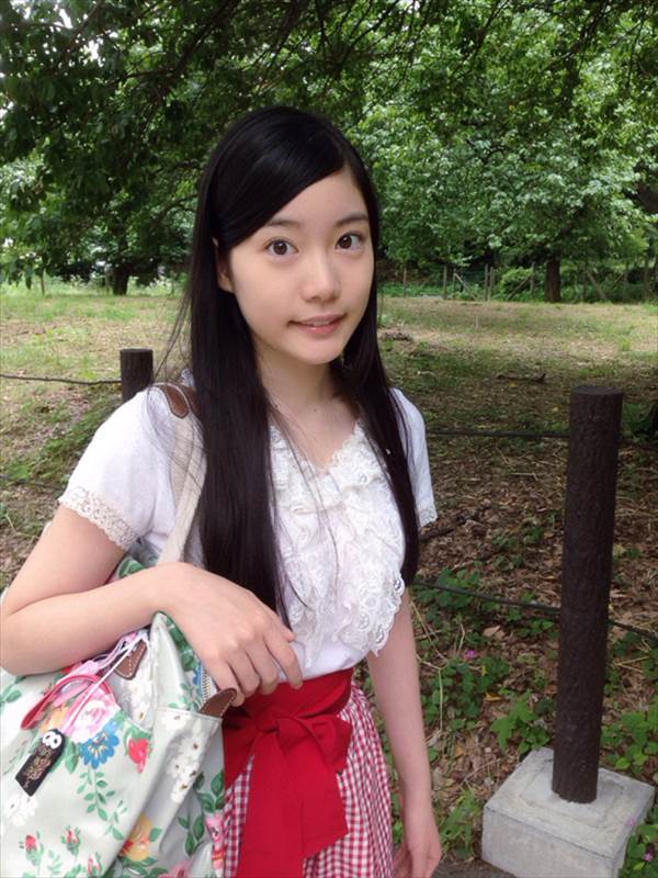 女流1級に昇級した美少女女子高生の竹俣紅女流棋士画像