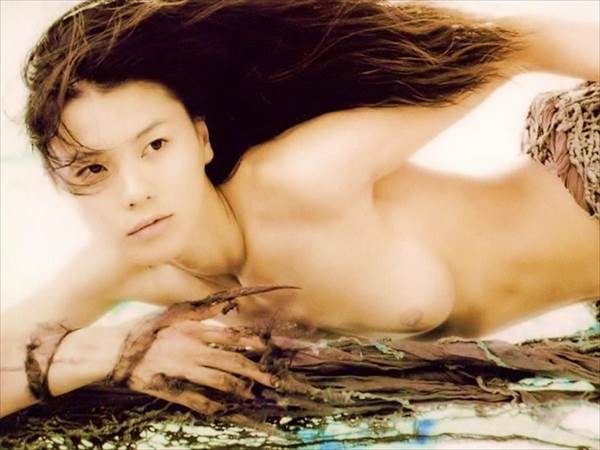 江角マキコの全裸ヘアヌード、おっぱい、乳首、太もも、生足エロ画像