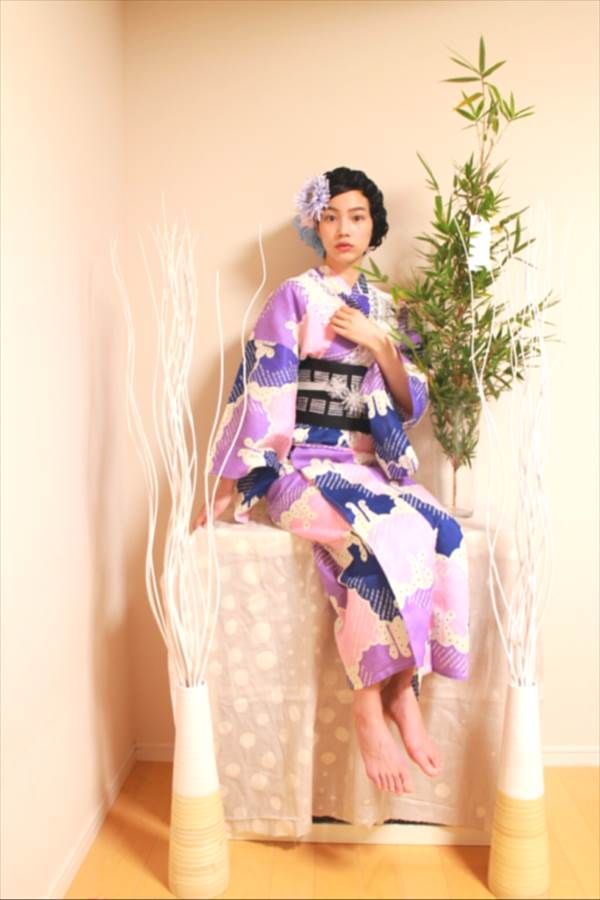 女優能年玲奈の浴衣姿で花を頭にさしてる画像　七夕の願いは「一生演技ができますように」