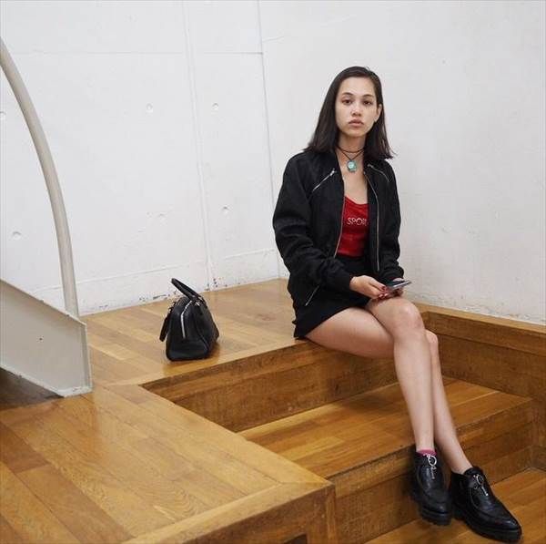 モデル水原希子が露出度の高い服装で胸の谷間見えセクシーなInstagram画像