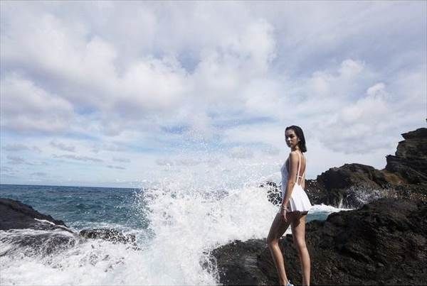 モデル水原希子が露出度の高い服装で胸の谷間見えセクシーなInstagram画像