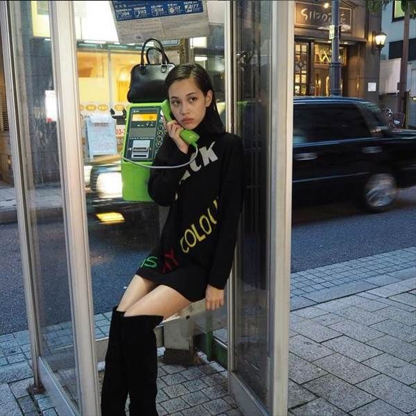 モデル水原希子が露出度の高い服装で胸の谷間見えセクシーなInstagram画像