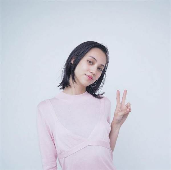 モデル水原希子が露出度の高い服装で胸の谷間見えセクシーなInstagram画像