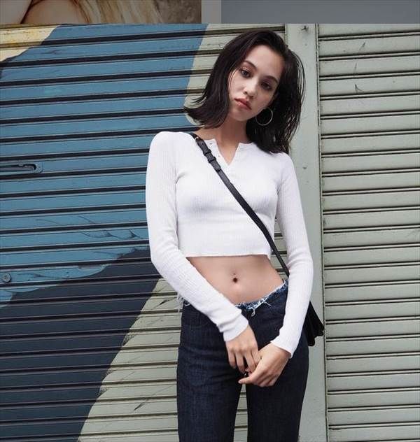 モデル水原希子が露出度の高い服装で胸の谷間見えセクシーなInstagram画像