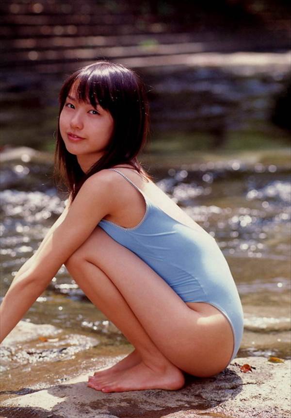 戸田恵梨香のジュニアアイドル時代のお宝水着など写真画像