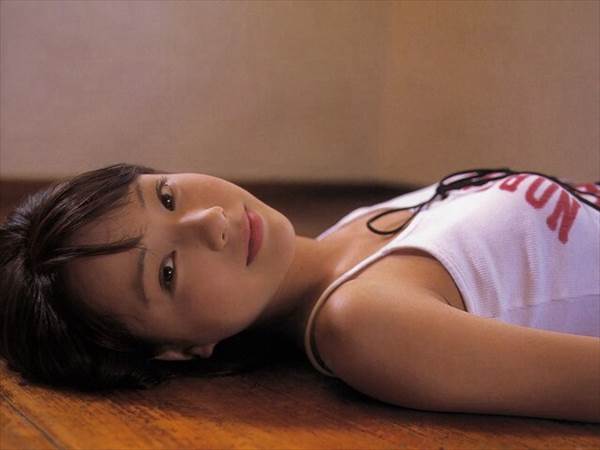 戸田恵梨香のジュニアアイドル時代のお宝水着など写真画像