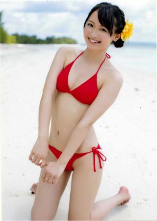 J2ファジアーノ岡山の 『特命PR部 女子マネージャー』を務める桃瀬美咲のビキニ水着グラビア画像