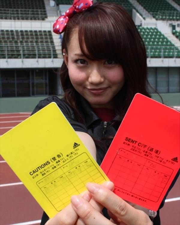J2ファジアーノ岡山の 『特命PR部 女子マネージャー』を務める桃瀬美咲のビキニ水着グラビア画像