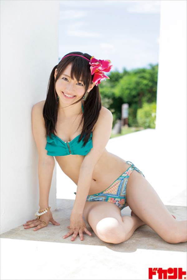 J2ファジアーノ岡山の 『特命PR部 女子マネージャー』を務める桃瀬美咲のビキニ水着グラビア画像