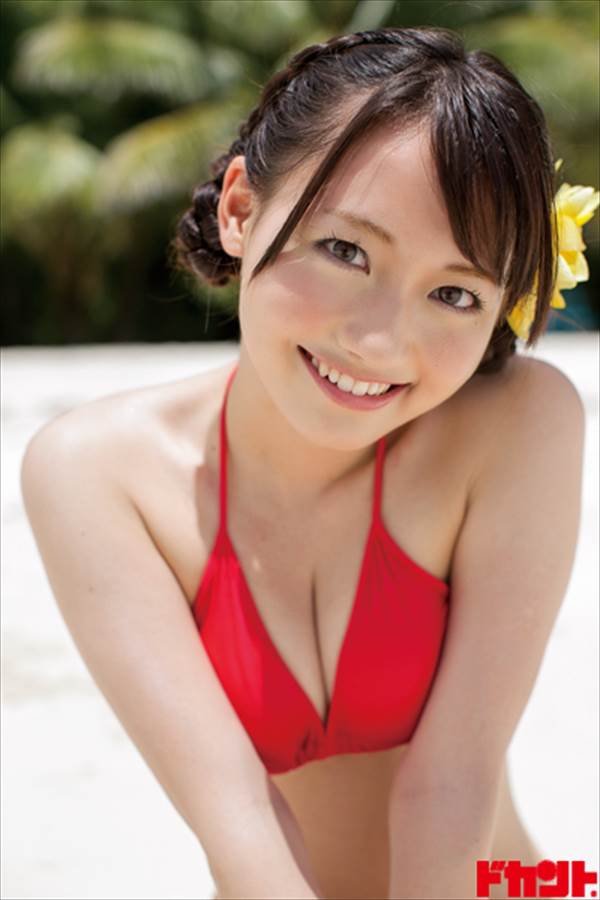 J2ファジアーノ岡山の 『特命PR部 女子マネージャー』を務める桃瀬美咲のビキニ水着グラビア画像