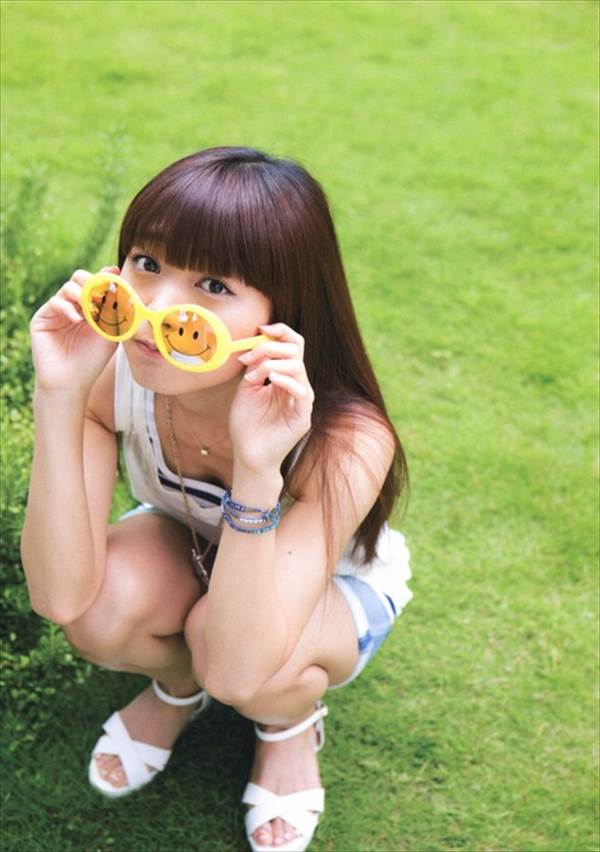 声優三森すずこの胸の谷間、生足・太もも、腋の抜けるエロい画像