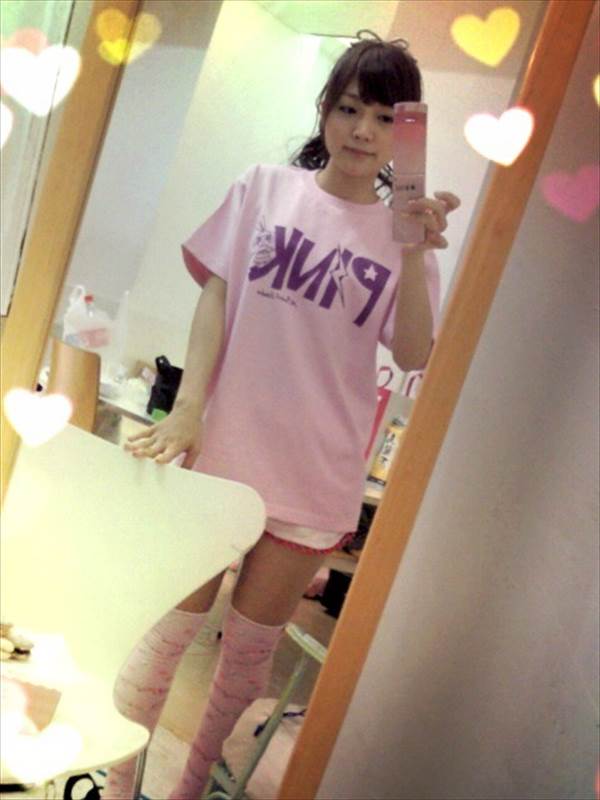 声優三森すずこの胸の谷間、生足・太もも、腋の抜けるエロい画像