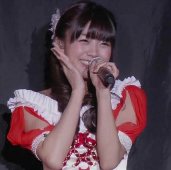 声優三森すずこの胸の谷間、生足・太もも、腋の抜けるエロい画像
