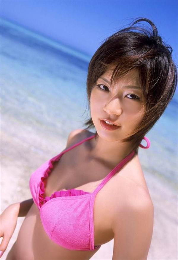 グラビアアイドル安田美沙子の乳首ポチビキニ水着エロ画像