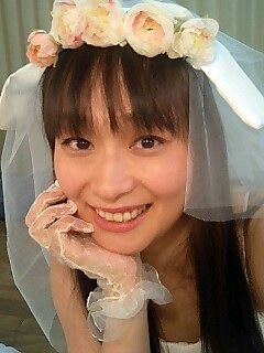 声優今井麻美の胸の谷間がチラっと見えてるエロい服装画像