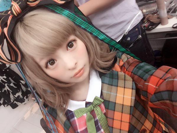 髪の分け目を逆にして話題のきゃりーぱみゅぱみゅのツイッター画像