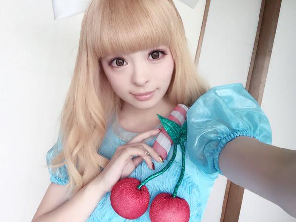 髪の分け目を逆にして話題のきゃりーぱみゅぱみゅのツイッター画像