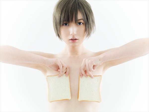 元AKB48光宗薫が映画『ピース　オブ　ケイク』で「綾野さんの股間が目の前にあったんです。 その状態で5分くらい待機」してた彼女のビキニ水着画像