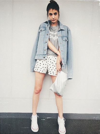 モデルマギーのブラジャーとパンツのエロい下着姿、横乳見えインストグラムエロ画像