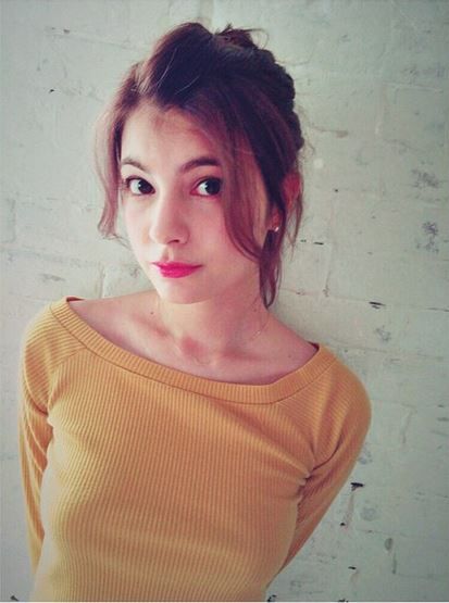 モデルマギーのブラジャーとパンツのエロい下着姿、横乳見えインストグラムエロ画像