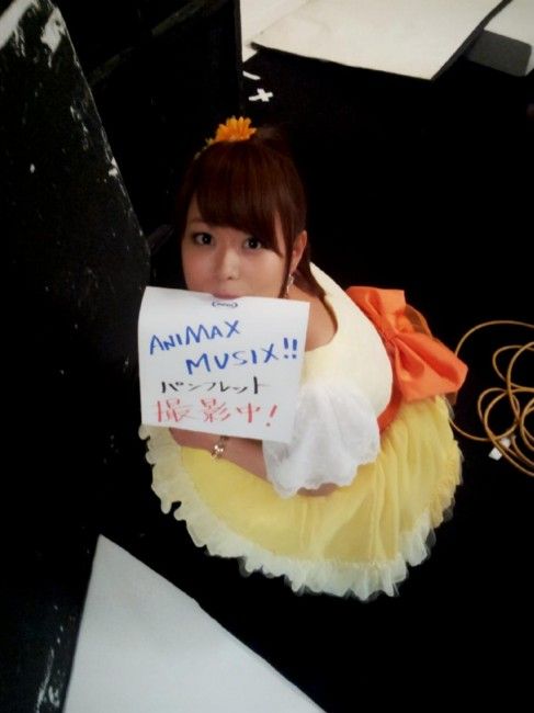 声優井上麻里奈の水に濡れたエロすぎるスクール水着の股間から水が滴ってる画像