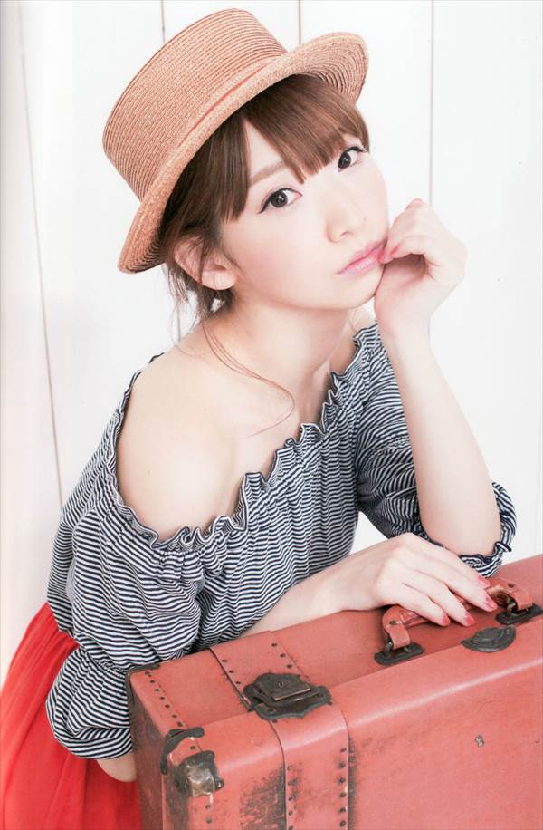 声優井上麻里奈の水に濡れたエロすぎるスクール水着の股間から水が滴ってる画像