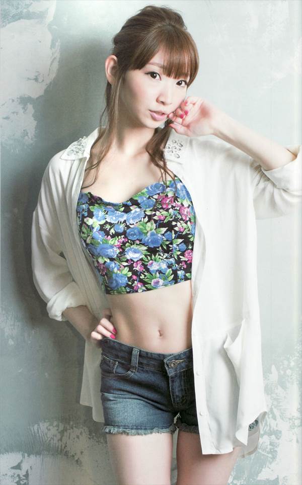 声優井上麻里奈の水に濡れたエロすぎるスクール水着の股間から水が滴ってる画像