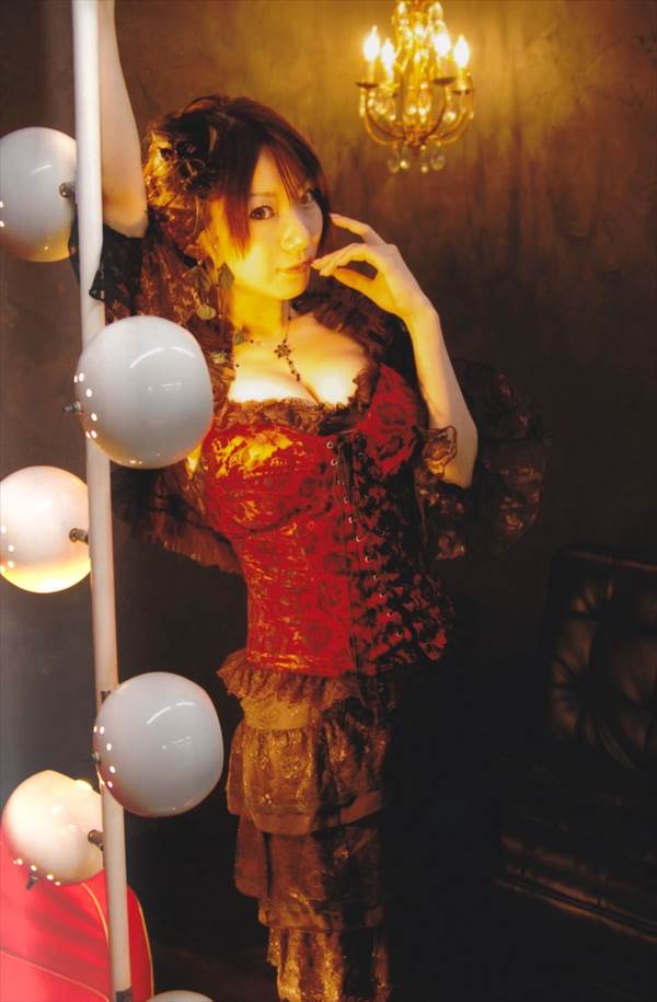 声優井上麻里奈の水に濡れたエロすぎるスクール水着の股間から水が滴ってる画像