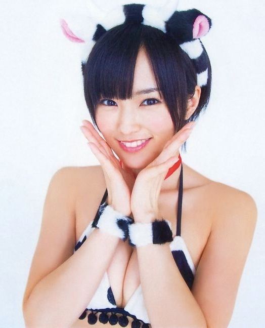 NMB48山本彩の黒パンストに黒下着姿のエロ画像