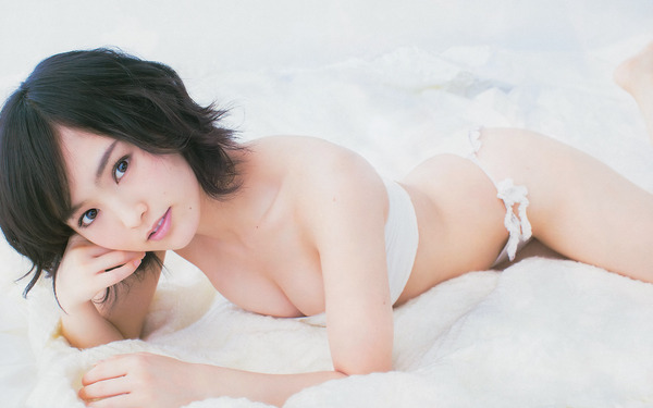 NMB48山本彩の黒パンストに黒下着姿のエロ画像