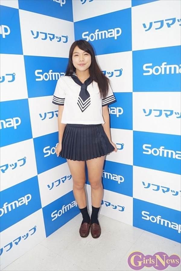 日本一スカートが短い女子高生グラドル芹沢潤のミニスカセーラー服から太ももエロ画像
