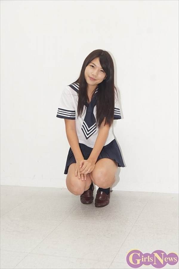 日本一スカートが短い女子高生グラドル芹沢潤のミニスカセーラー服から太ももエロ画像