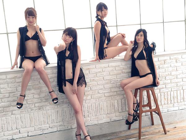 NMB48上西恵のビキニ水着の雑誌『BOMB』に掲載グラビアオフショット画像