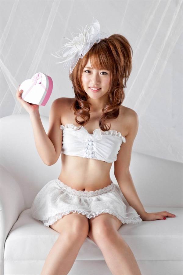 AKB48高橋みなみのミニスカ衣装から太もも画像、「将来の不安はありますね。 どういう風に日本はなっているのだろうか」