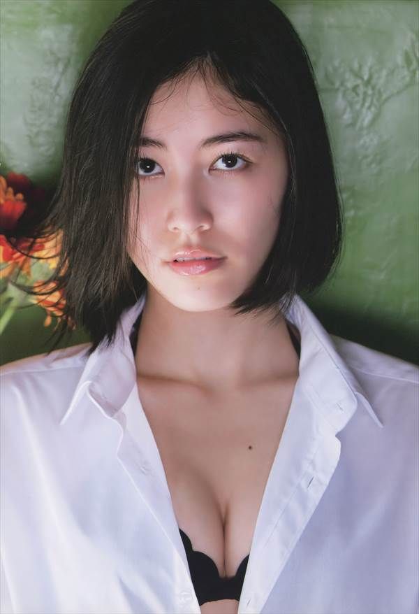 写真集「Ｊｕｒｉｎａ」で手ブラのSKE48松井珠理奈のカッターシャツからブラチラエロ画像