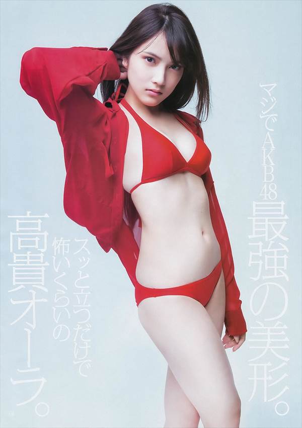 まるで人魚姫のような姿で横たわっているAKB48入山杏奈がツイッターでエロいビキニ画像