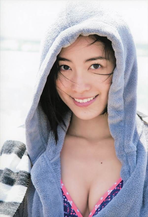 初ソロ写真集「Jurina」 が一位のSKE48松井珠理奈の全裸に手ブラエロ画像