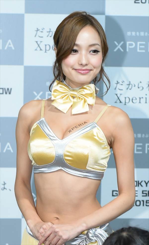 ＴＧＳ２０１５でミニスカポリスのようなコスプレでエロい太もも画像