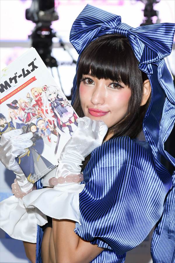 ＴＧＳ２０１５でミニスカポリスのようなコスプレでエロい太もも画像