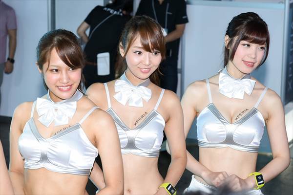 ＴＧＳ２０１５でヘソだし超ミニスカート姿でエロい太もも画像