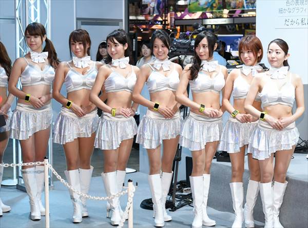 ＴＧＳ２０１５でヘソだし超ミニスカート姿でエロい太もも画像