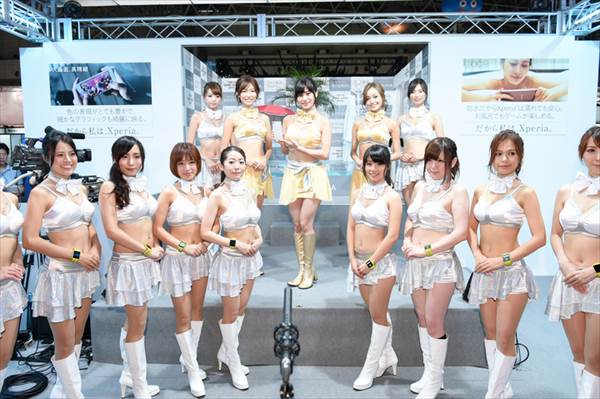 ＴＧＳ２０１５でヘソだし超ミニスカート姿でエロい太もも画像