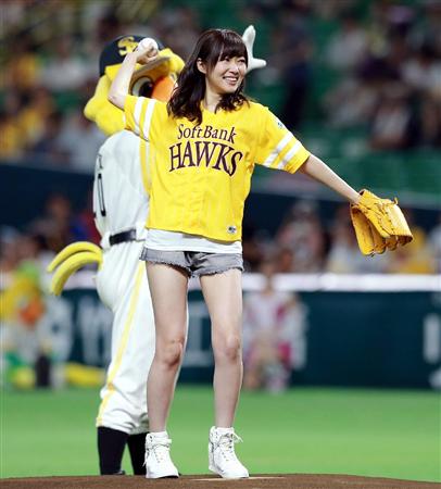 HKT48指原莉乃の始球式で短パンからエロい太もも生足画像