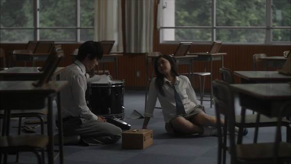 女子高生平祐奈がドラマ『JKは雪女』でエロい太もも、へそ出しセクシーシーン画像