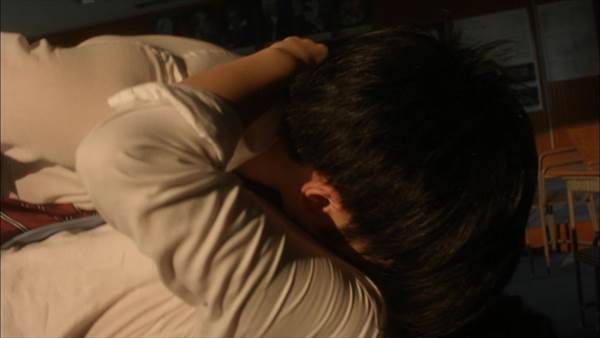 女子高生平祐奈がドラマ『JKは雪女』でエロい太もも、へそ出しセクシーシーン画像